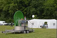 WAVE-TROPHY 2016 - Größte E-Automobilrallye tankt in Dörentrup auf.
Weltrekord mit den meisten zeitgleich aufgeladenen Elektrofahrzeugen mit erneuerbaren Energien geschafft. Viele verschiedene E-Fahrzeuge wurden präsentiert. - © Tanja Watermann