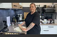 Tag 3 mit Gastgeber Steffi aus Herford. Bei ihr gibt es unter anderem Pelmeni, also russische, gefüllte Teigtaschen. - © RTL / ITV Studios Germany