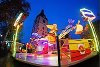 Bunte Lichter, viele Leckereien und schwungvolle Karusselfahrten - das ist die Andreasmesse 2025 - © Nicole Ellerbrake