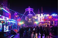 Bunte Lichter, viele Leckereien und schwungvolle Karusselfahrten - das ist die Andreasmesse 2025 - © Nicole Ellerbrake