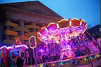 Bunte Lichter, viele Leckereien und schwungvolle Karusselfahrten - das ist die Andreasmesse 2025 - © Nicole Ellerbrake