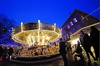 Bunte Lichter, viele Leckereien und schwungvolle Karusselfahrten - das ist die Andreasmesse 2025 - © Nicole Ellerbrake