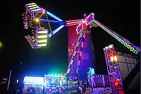 Bunte Lichter, viele Leckereien und schwungvolle Karusselfahrten - das ist die Andreasmesse 2025 - © Nicole Ellerbrake