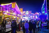 Bunte Lichter, viele Leckereien und schwungvolle Karusselfahrten - das ist die Andreasmesse 2025 - © Nicole Ellerbrake