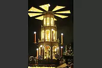 Die Weihnachtspyramide auf dem Salzhof ist das Wahrzeichen des "Weihnachtstraums". - © Melanie Meyer