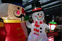 Michael und Gaby Surmann schm&uuml;cken in Haus in der Bergengruenstra&szlig;e in Brockhagen mit viel Enthusiasmus schon Anfang Dezember. - &copy; Jonas Damme