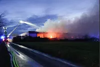 Zwischenzeitlich wurde das Löschwasser knapp. - © Paul Brinkmann