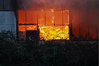 Die Feuerwehr rückte zu einem Großbrand in Bielefeld-Altenhagen aus. - © Paul Brinkmann