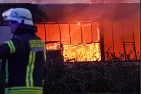 Die Feuerwehr rückte zu einem Großbrand in Bielefeld-Altenhagen aus. - © Paul Brinkmann