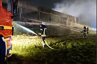 Die Feuerwehr rückte zu einem Großbrand in Bielefeld-Altenhagen aus. - © Paul Brinkmann