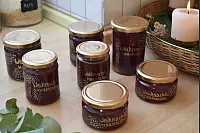 Die selbstgemachte Marmelade kann als DIY-Geschenk zu Weihnachten verschenkt werden. - &copy; Veronika Kinsfator
