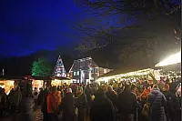 Der Museumsadvent im LWL-Freilichtmuseum Detmold erweist sich einmal mehr als Publikumsmagnet. - © Nicole Ellerbrake