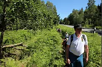 Am zweiten Tag ging es für die 17-köpfige Wandergruppe von Bad Driburg nach Kleineberg (Lichtenau). - © Niklas Böhmer
