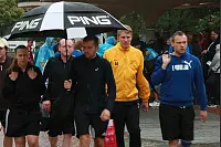 Startklar: Beim achten AOK-Firmenlauf haben zahlreiche Sportler dem Regen getrotzt. - © Yvonne Glandien