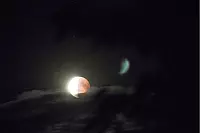 Blutmond &uuml;ber Lemgo - &copy; Lorien G&ouml;ner