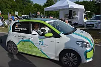 WAVE-TROPHY 2016 - Größte E-Automobilrallye tankt in Dörentrup auf.
Weltrekord mit den meisten zeitgleich aufgeladenen Elektrofahrzeugen mit erneuerbaren Energien geschafft. Viele verschiedene E-Fahrzeuge wurden präsentiert. - © Tanja Watermann