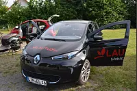 WAVE-TROPHY 2016 - Größte E-Automobilrallye tankt in Dörentrup auf.
Weltrekord mit den meisten zeitgleich aufgeladenen Elektrofahrzeugen mit erneuerbaren Energien geschafft. Viele verschiedene E-Fahrzeuge wurden präsentiert. - © Tanja Watermann