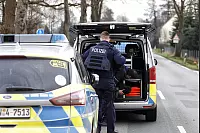 Die Polizei ist zu einem Gro&szlig;einsatz in Verl ausger&uuml;ckt. Es wird wegen K&ouml;rperverletzung ermittelt. - &copy; Roland Th&ouml;ring