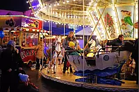 Bunte Lichter, viele Leckereien und schwungvolle Karusselfahrten - das ist die Andreasmesse 2025 - © Nicole Ellerbrake