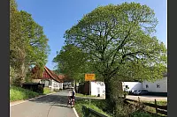 Auf dem Weg auf die Ottensteiner Hochebene: Nach dem ersten Anstieg gelangt man nach Deitlevsen. - © Silke Buhrmester