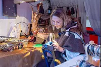 Besucher trotzen beim Bardentreff und Kl&auml;schen in Horn dem Regen. - &copy; Raphael Bartling