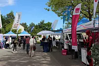 Impressionen vom ”SmileDay" 2023. Zum ersten Mal veranstaltete das Vitalzentrum Kühlmuss & Grabbe eine Art Hausmesse. Schauplatz war die Unternehmenszentrale an der Sylbeckestraße in Detmold. - © Vitalzentrum Kühlmuss & Grabbe