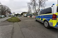 Die Polizei ist zu einem Gro&szlig;einsatz in Verl ausger&uuml;ckt. Es wird wegen K&ouml;rperverletzung ermittelt. - &copy; Roland Th&ouml;ring