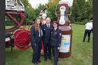 150 Jahre Lippischer Feuerwehrverband: Vor dem historischen Feuerwehrauto von 1935 auf dem Gelände der Brauerei Strate - © Thomas Krügler