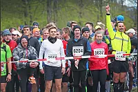 Mehr als 7.000 L&auml;ufer starteten zum 45. Hermannslauf am Hermannsdenkmal in Detmold. - &copy; Sarah Jonek