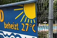 Ein Traum von Sommer und Sonne: 27 Grad hat im Blomberger Freibad derzeit nur das Wasser. - © Foto: Preuss