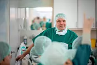 Kinderuni: Im OP-Saal 2 - © Torben Gocke