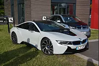 WAVE-TROPHY 2016 - Größte E-Automobilrallye tankt in Dörentrup auf.
Weltrekord mit den meisten zeitgleich aufgeladenen Elektrofahrzeugen mit erneuerbaren Energien geschafft. Viele verschiedene E-Fahrzeuge wurden präsentiert. - © Tanja Watermann