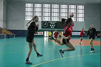 Die Handballerinnen des Hermann-Vöchting-Gymnasiums haben es in die Endrund von "Jugend trainiert für Olympia" geschafft. - © Dominic Behde