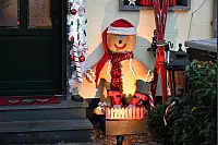 Michael und Gaby Surmann schm&uuml;cken in Haus in der Bergengruenstra&szlig;e in Brockhagen mit viel Enthusiasmus schon Anfang Dezember. - &copy; Jonas Damme