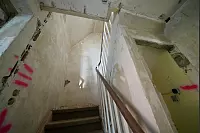 Innerhalb von nur einem Monat wird das ganze Haus in Bielefeld saniert. - © Peter Unger