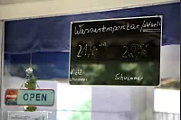 Aktuelle Wassermeldungen im Waldbad Bad Meinberg. - © Foto: Preuss