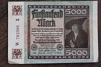 Vorderseite einer Reichsbanknote im Wert von fünftausend Mark von 1922. - © Foto: Köhring