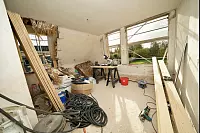 Innerhalb von nur einem Monat wird das ganze Haus in Bielefeld saniert. - © Peter Unger