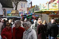 Am Wochenende schlenderten zahlreiche Menschen &uuml;ber den Fr&uuml;hjars-Markt in Lage - &copy; Sandra Castrup