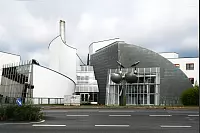 Das Energie-Forum-Innovation an der Mindener Straße ist die Netzleitstelle von Westfalen Weser. Frank O. Gehry hat sie 1995 gebaut. - © Hans-Dieter Lehmann