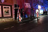 Der Wagen fuhr ein ein Ladengesch&auml;ft auf der Westerbachstra&szlig;e in H&ouml;xter - &copy; Simone Kube