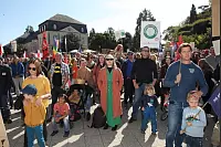 Klima retten: Rund 2000 Menschen gehen in Detmold bei der bislang größten "Fridays for Future"-Demo auf die Straße. - © Bernhard Preuss