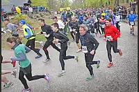 Mehr als 7.000 L&auml;ufer starteten zum 45. Hermannslauf am Hermannsdenkmal in Detmold. - &copy; Sarah Jonek