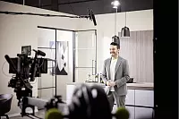 Giovanni Zarrella gehört ebenfalls zu den bekannten Gesichtern, die in den Studios von "emotions4life" vor der Kamera stehen. - © emotions4life