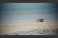 Mit diesem selbst gebauten Mini-Flo&szlig; schwamm Alexander Maksimov jeden Tag auf eine andere Insel. - &copy; Alexander Maksimov