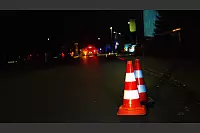 Am Mittwochabend sind zahlreiche Streifenwagen und Rettungswagen in den Ortsteil Windfl&ouml;te geeilt. Der Tatverd&auml;chtige ist fl&uuml;chtig, ein Polizeihund entdeckt eine Pistole. - &copy; Paul Brinkmann