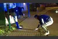 Am Mittwochabend sind zahlreiche Streifenwagen und Rettungswagen in den Ortsteil Windfl&ouml;te geeilt. Der Tatverd&auml;chtige ist fl&uuml;chtig, ein Polizeihund entdeckt eine Pistole. - &copy; Paul Brinkmann