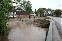 Durch den Ortskern von Bega fließt der Fluss Bega, der durch das Unwetter stark angestiegen ist. - © Nadine Uphoff