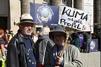 Klima retten: Rund 2000 Menschen gehen in Detmold bei der bislang größten "Fridays for Future"-Demo auf die Straße. - © Bernhard Preuss