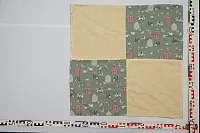 Baby in Bielefeld ausgesetzt: Wer kennt diese Decken? - © PP BIELEFELD KK32